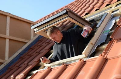 Pose de fenêtres de toit Velux à Esténos